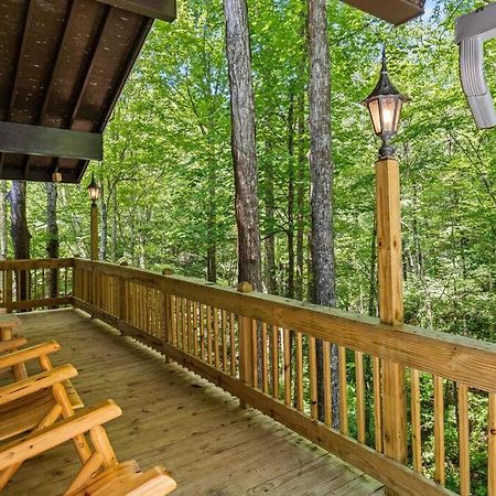 Bourbon Hollow Lodge With Hot Tub And Pool Plus Game Room Only 5 Min To Downtown جاتلينبرج المظهر الخارجي الصورة