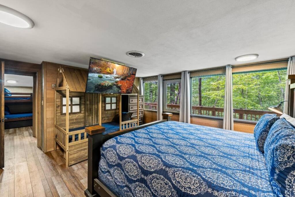 Bourbon Hollow Lodge With Hot Tub And Pool Plus Game Room Only 5 Min To Downtown جاتلينبرج المظهر الخارجي الصورة