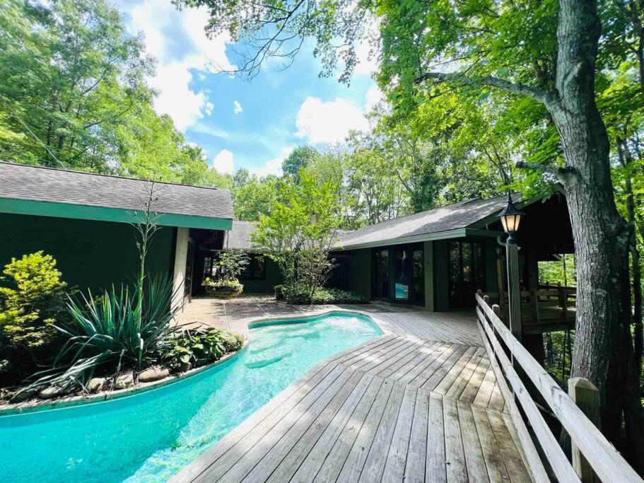 Bourbon Hollow Lodge With Hot Tub And Pool Plus Game Room Only 5 Min To Downtown جاتلينبرج المظهر الخارجي الصورة