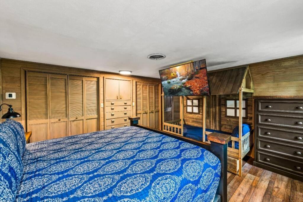 Bourbon Hollow Lodge With Hot Tub And Pool Plus Game Room Only 5 Min To Downtown جاتلينبرج المظهر الخارجي الصورة