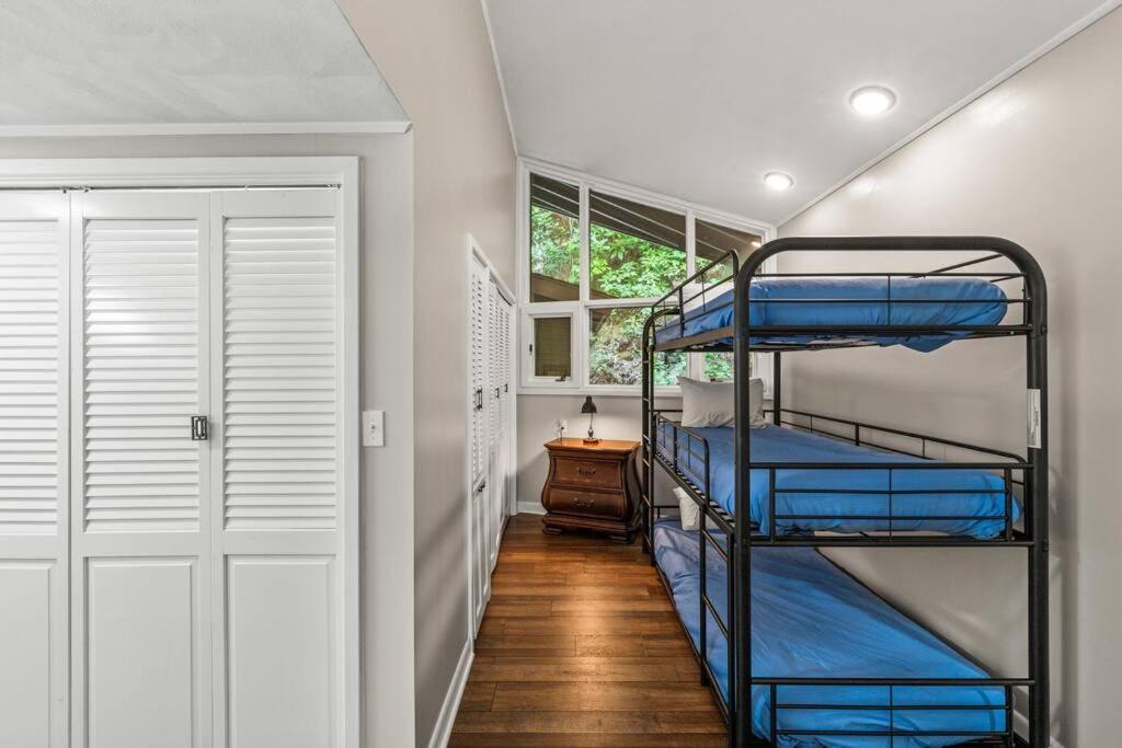 Bourbon Hollow Lodge With Hot Tub And Pool Plus Game Room Only 5 Min To Downtown جاتلينبرج المظهر الخارجي الصورة