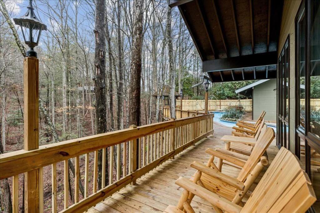 Bourbon Hollow Lodge With Hot Tub And Pool Plus Game Room Only 5 Min To Downtown جاتلينبرج المظهر الخارجي الصورة