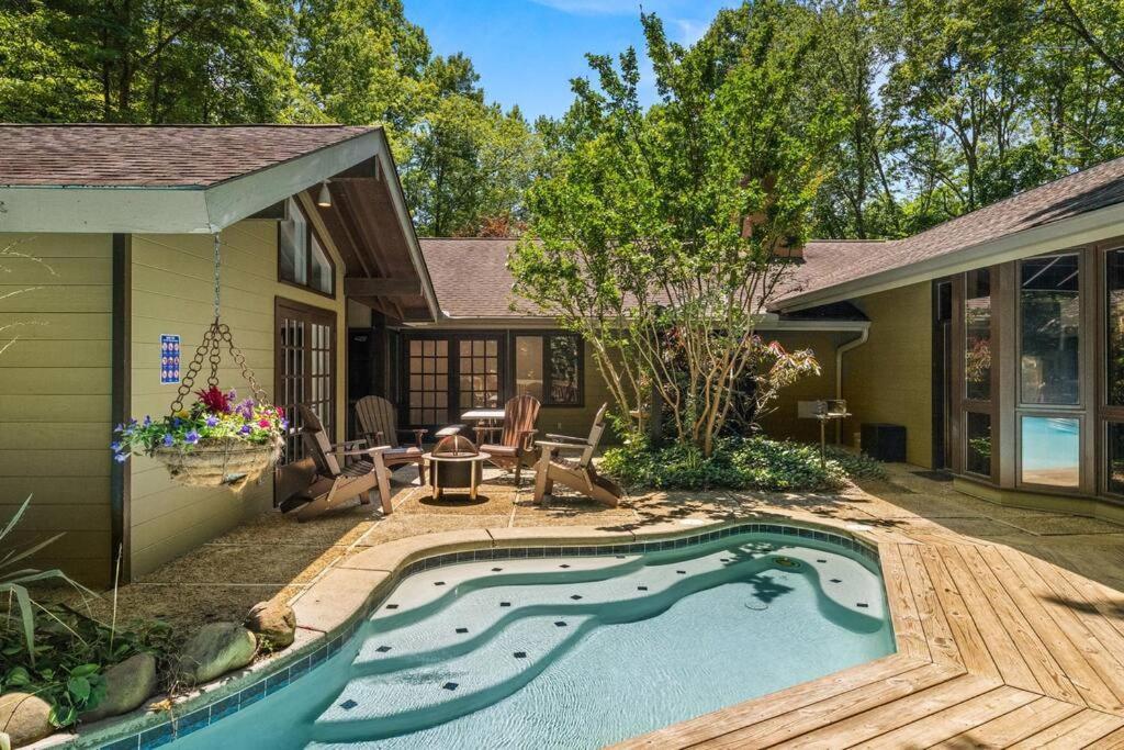 Bourbon Hollow Lodge With Hot Tub And Pool Plus Game Room Only 5 Min To Downtown جاتلينبرج المظهر الخارجي الصورة