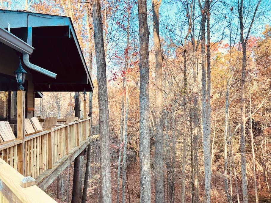Bourbon Hollow Lodge With Hot Tub And Pool Plus Game Room Only 5 Min To Downtown جاتلينبرج المظهر الخارجي الصورة